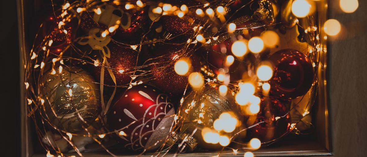 CHRISTMAS LIGHT AND BALLS