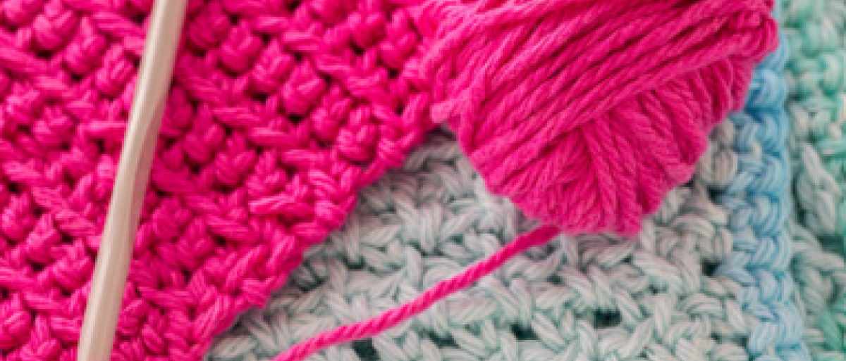 A crotchet pin and wool