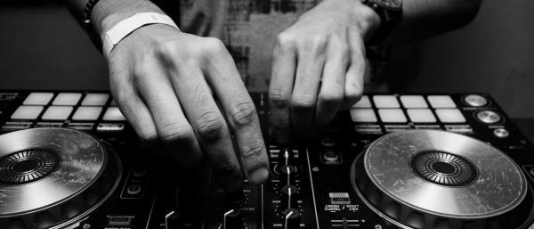 Dj